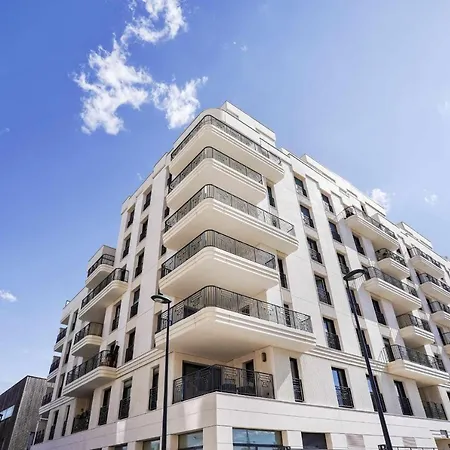 Spacious Cocoon With Terrace Apartmán